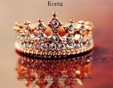 Retro Style Gothic Queen Gold Plated Alloy Ring